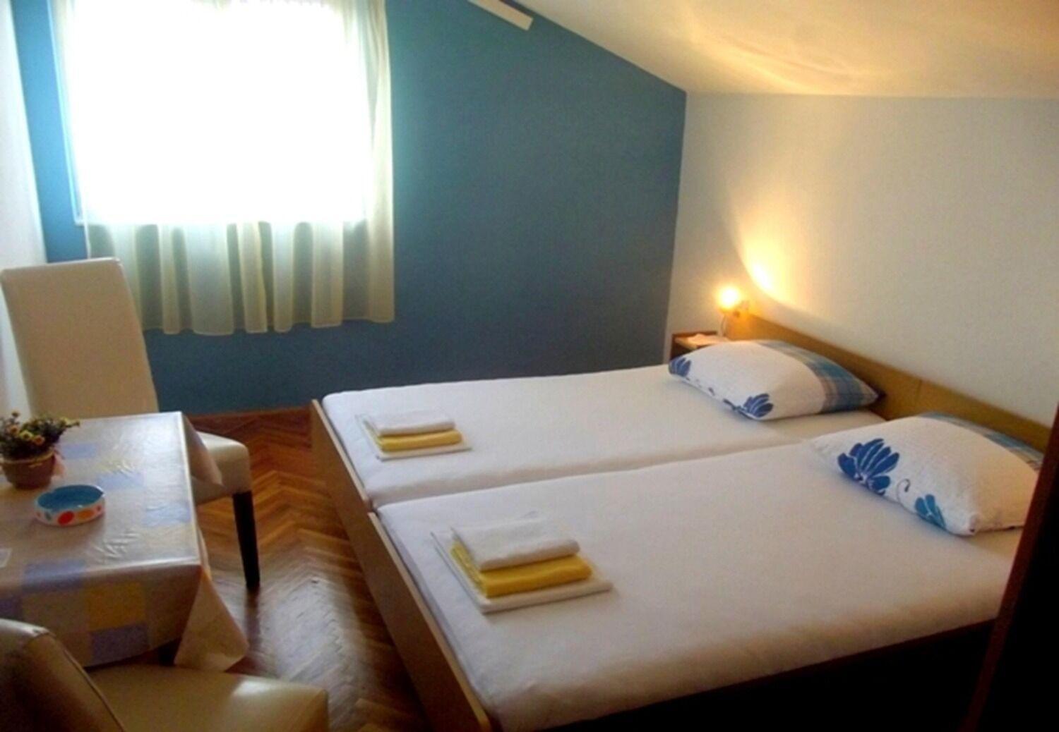 Apartments And Rooms Ognjen - Family Apartments With Free Parking Betina  Buitenkant foto