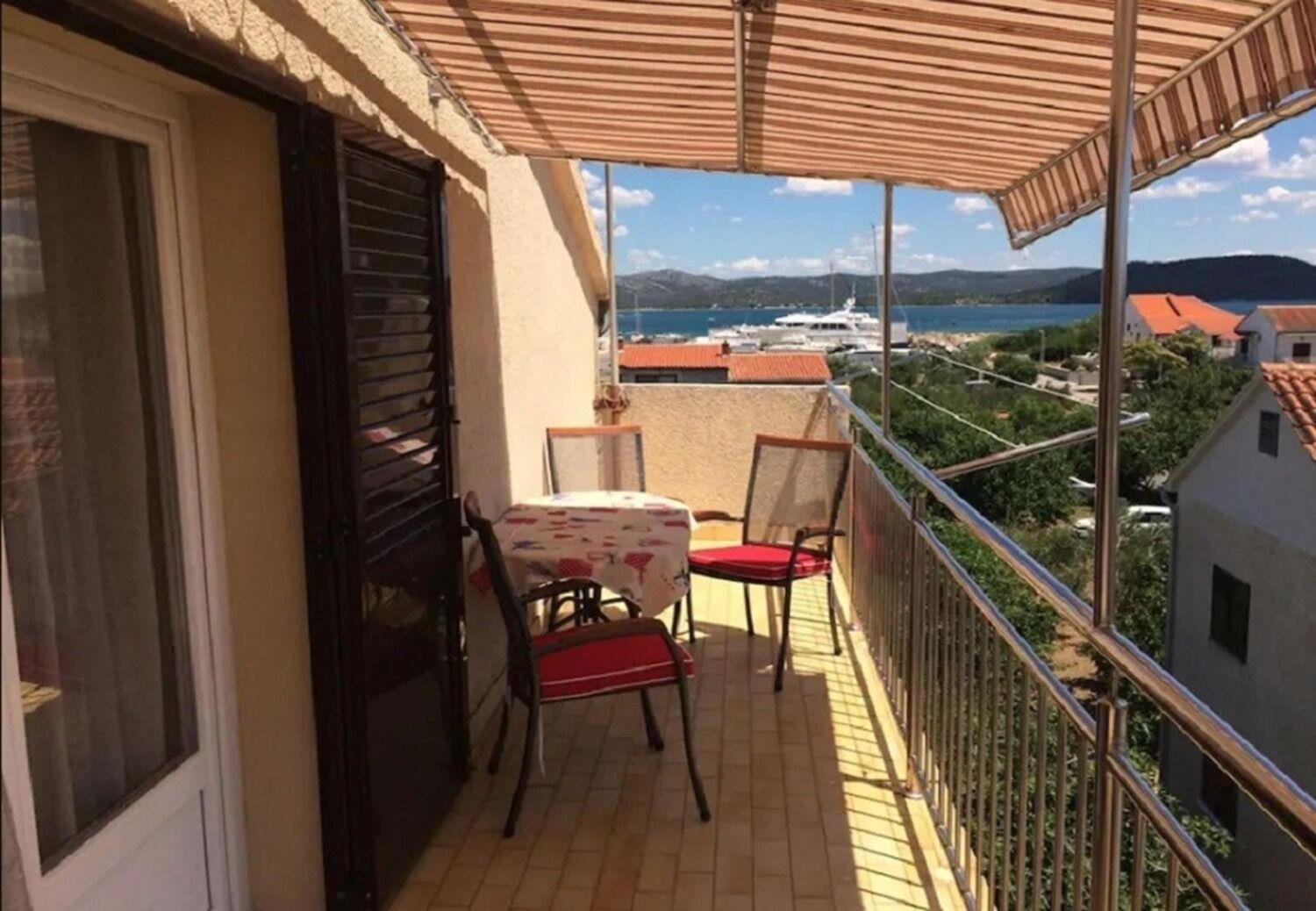 Apartments And Rooms Ognjen - Family Apartments With Free Parking Betina  Buitenkant foto