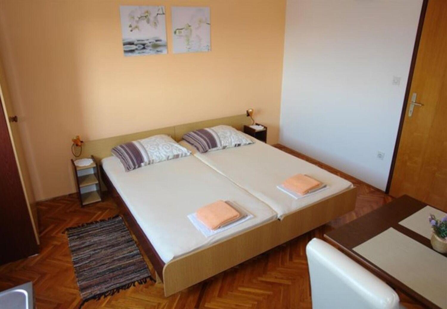 Apartments And Rooms Ognjen - Family Apartments With Free Parking Betina  Buitenkant foto
