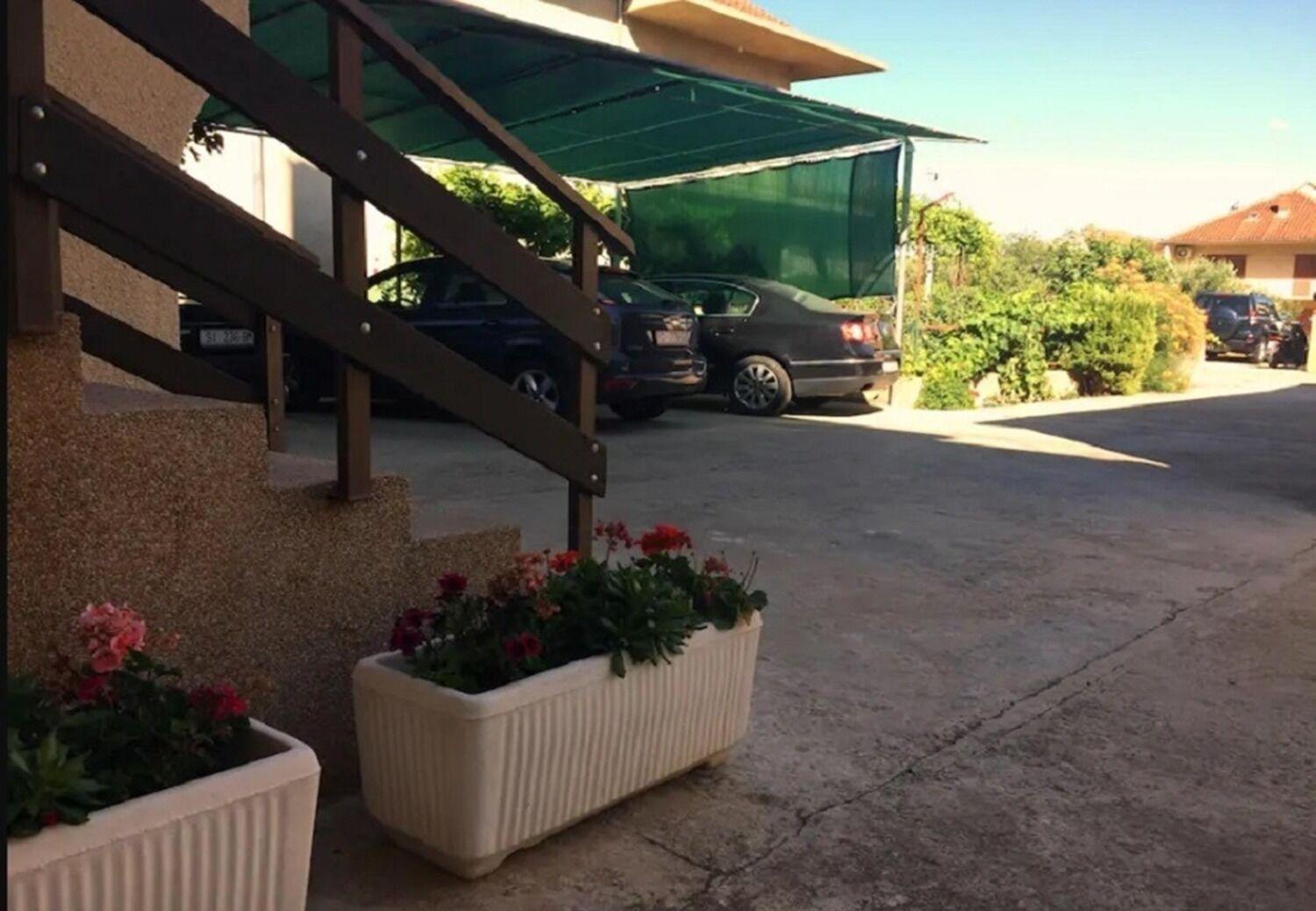 Apartments And Rooms Ognjen - Family Apartments With Free Parking Betina  Buitenkant foto